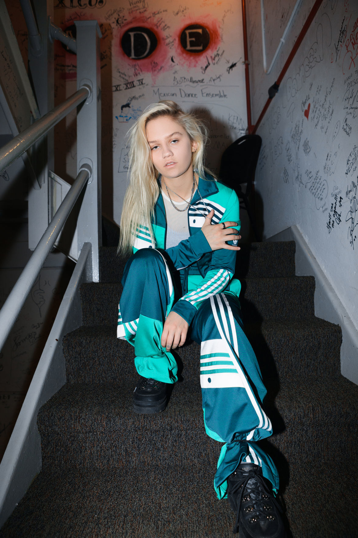 Carlie Hanson on tour
